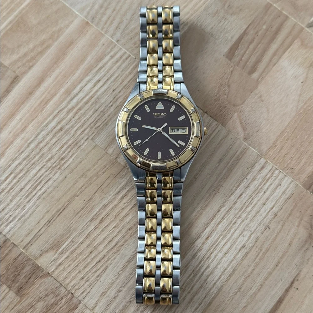 Seiko Rare Vintage Men’s Watch Burgundy Dial Two-Tone Bracelet Case Date Window